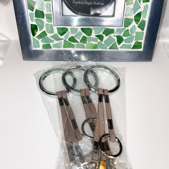 New Retired Pandora Key Ring/Clasp Opener - Picture 1 of 3